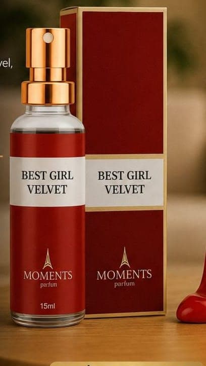 Frasco e caixa do perfume de bolso Best Girl Velvet da Moments Paris, fragrância floral e frutal.