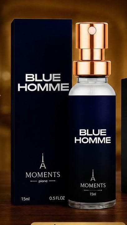 Frasco e caixa do perfume de bolso Blue Homme da Moments Paris, fragrância amadeirado e aromático.