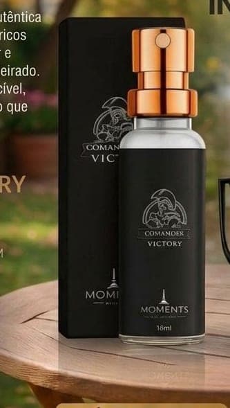 Frasco e caixa do perfume de bolso Comander Victory da Moments Paris, fragrância oriental e amadeirado e frutal.